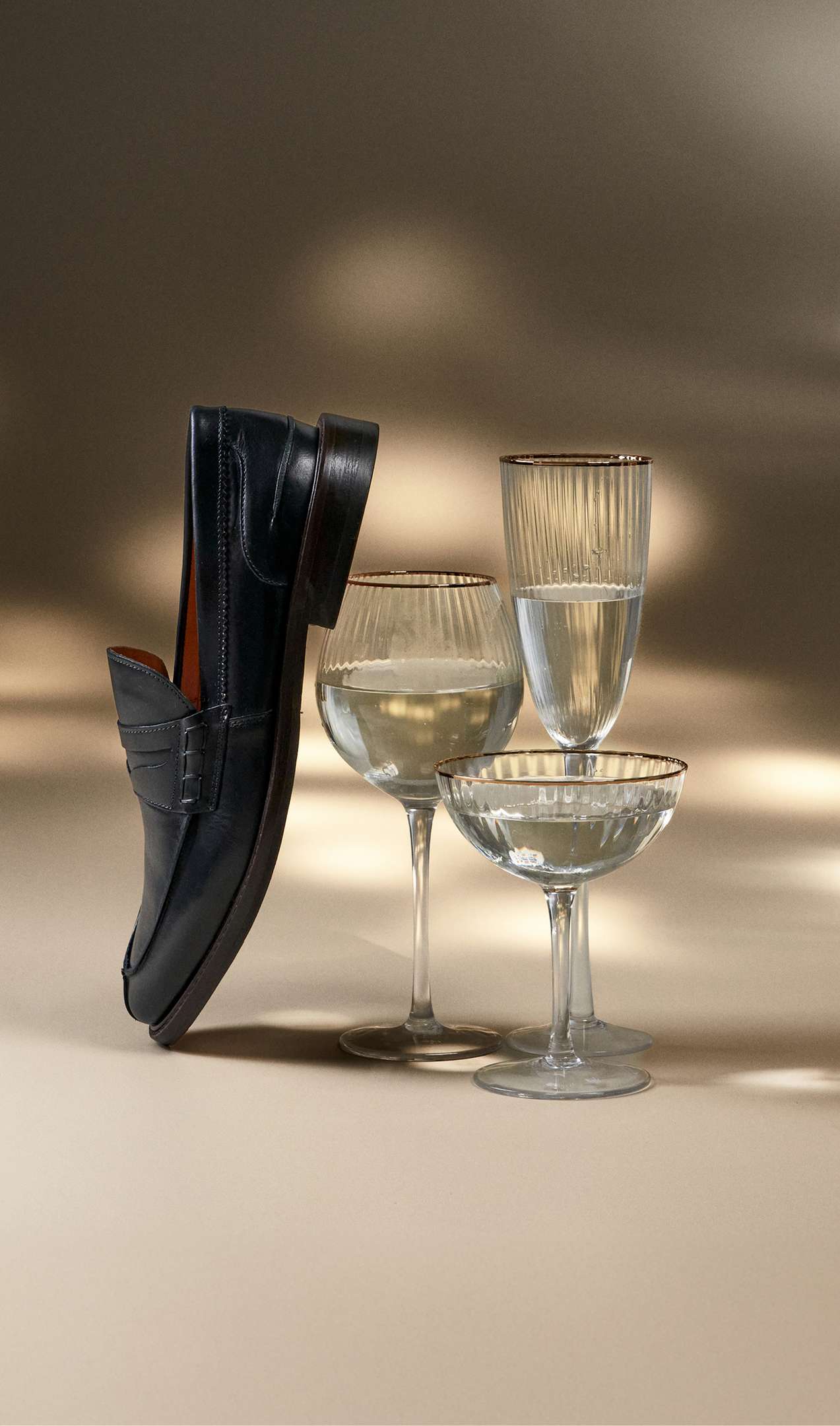 Modelo vestindo peças de versão da Oficina