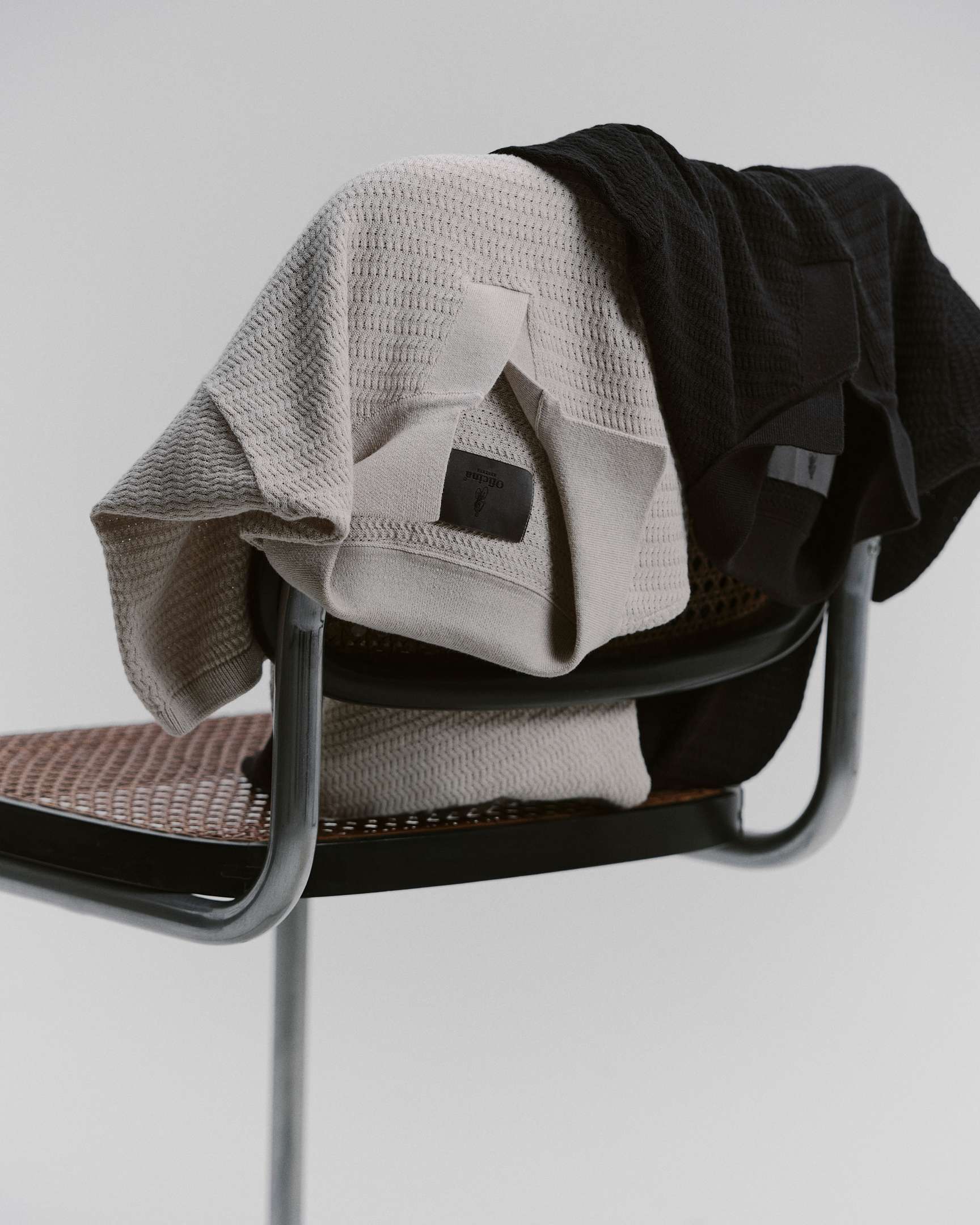 Foto de roupas da Oficina em casa.