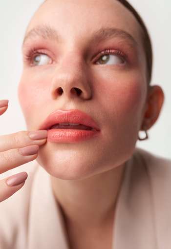 Blush favorito da Glamour também é batom e sombra